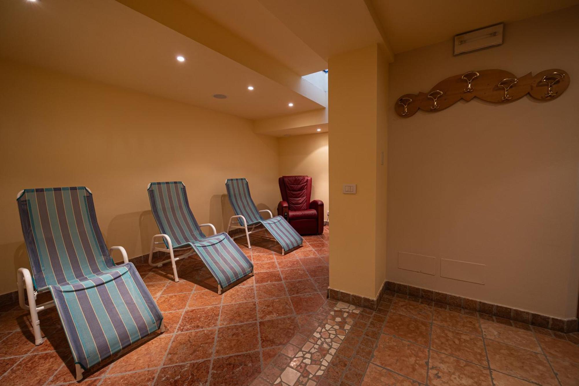 Hotel Engel Canazei Εξωτερικό φωτογραφία
