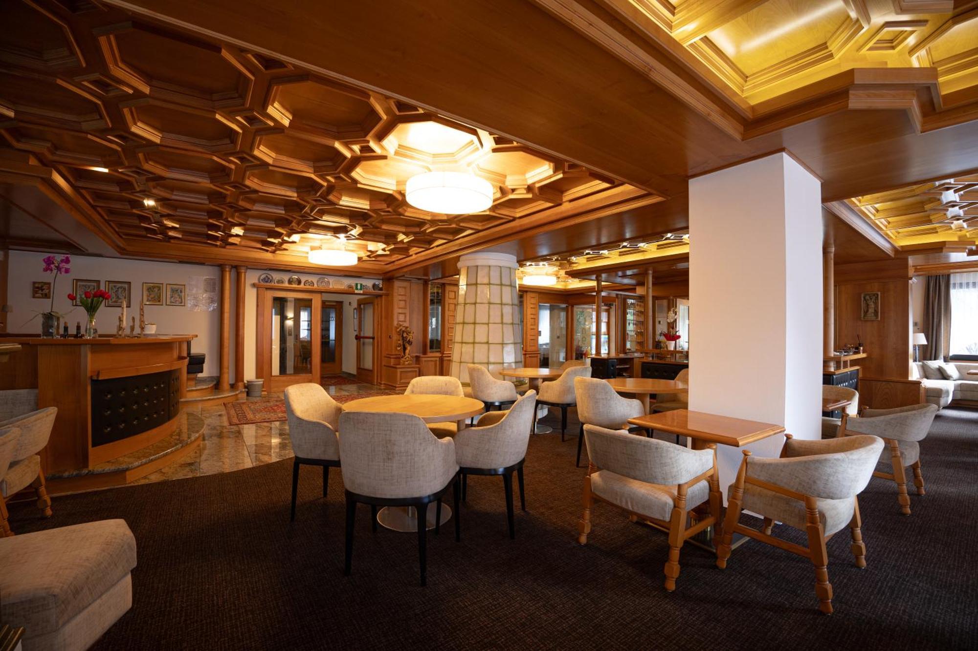 Hotel Engel Canazei Εξωτερικό φωτογραφία