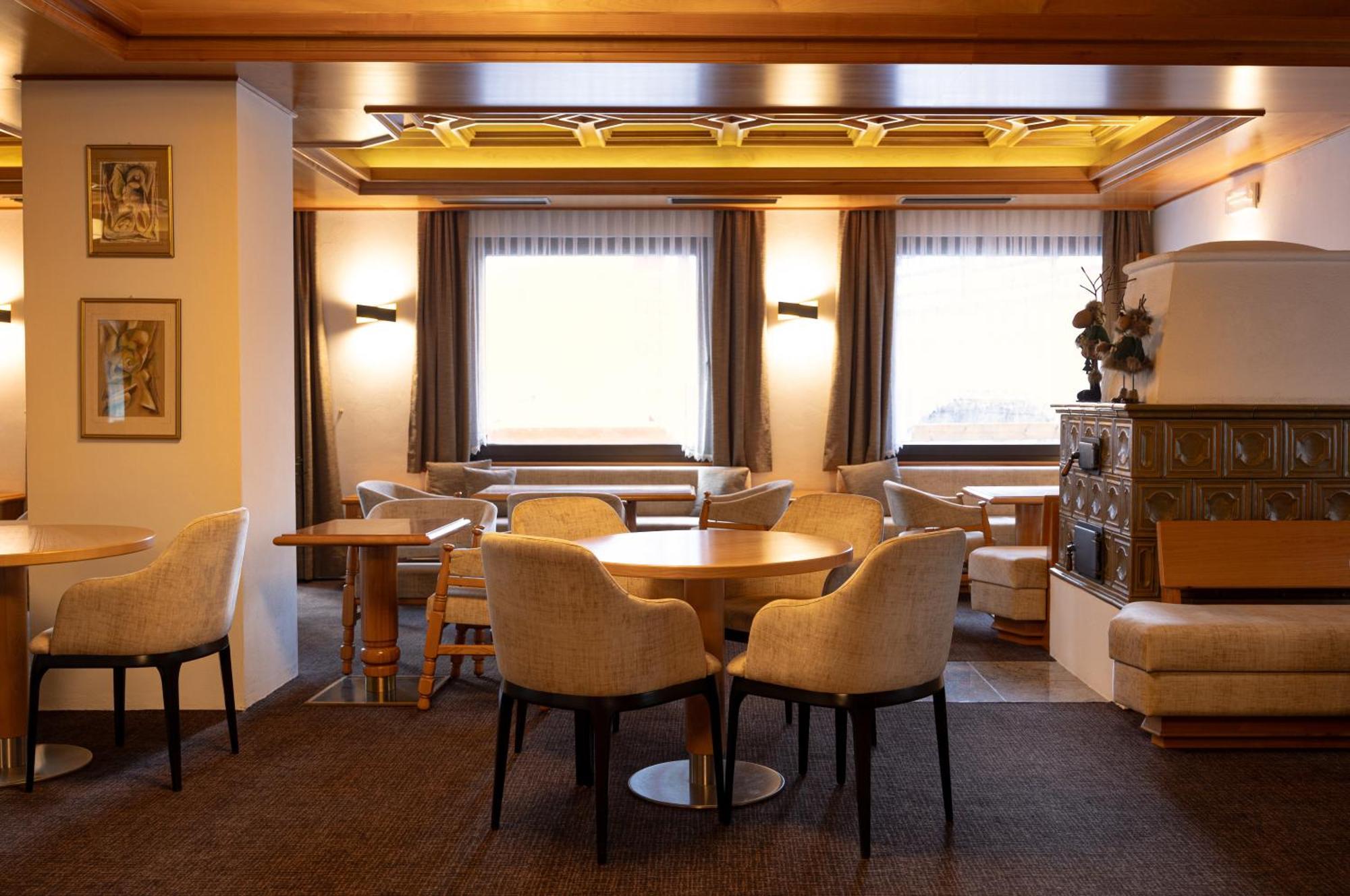 Hotel Engel Canazei Εξωτερικό φωτογραφία