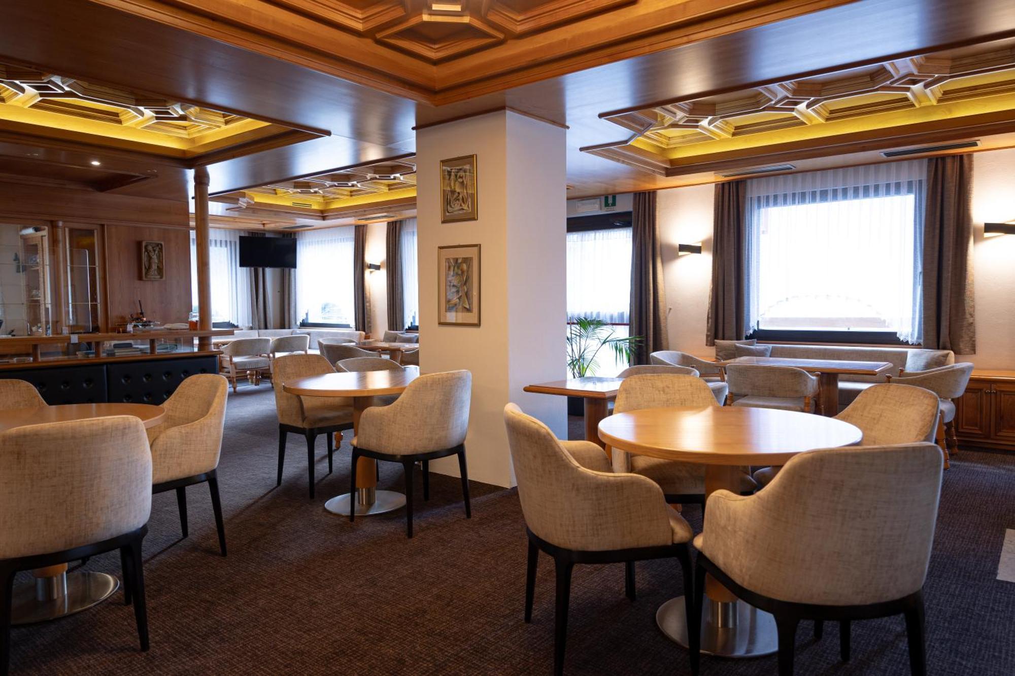 Hotel Engel Canazei Εξωτερικό φωτογραφία