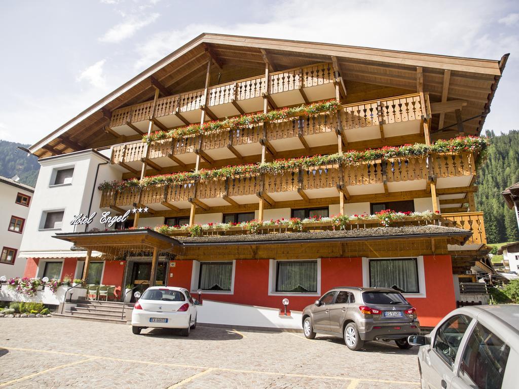 Hotel Engel Canazei Εξωτερικό φωτογραφία