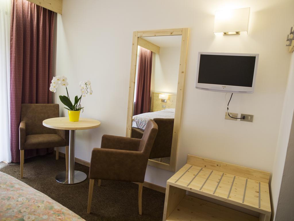 Hotel Engel Canazei Εξωτερικό φωτογραφία